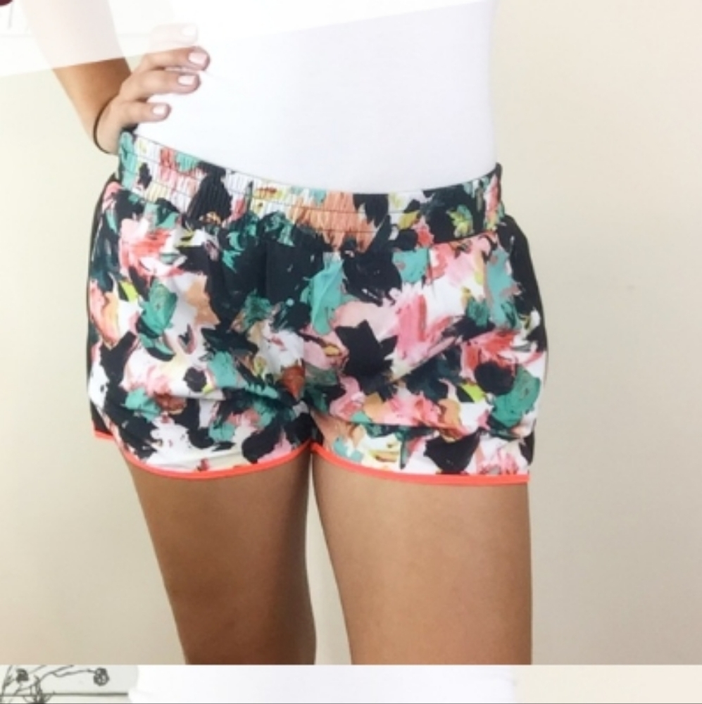 FABLETICS FLORAL RUNNING SHORTS WOMENS XS PINK ZIPPERED POCKETS